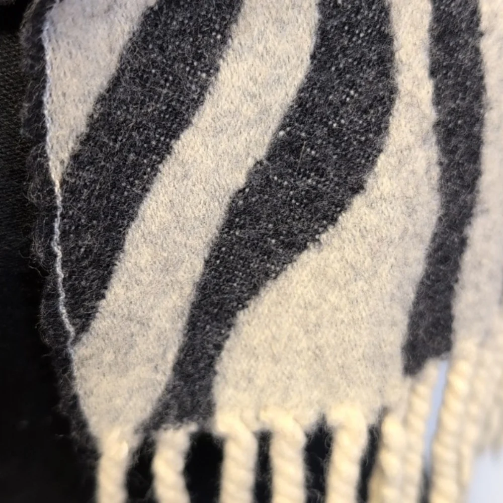 Cecchi E Cecchi 100% Wool Zebra Animal Print Cozy Scarf
